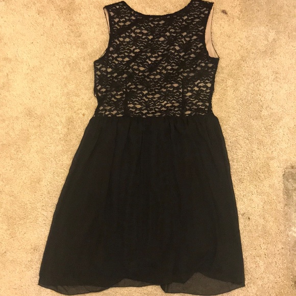 A lace black dress - Picture 2 of 2